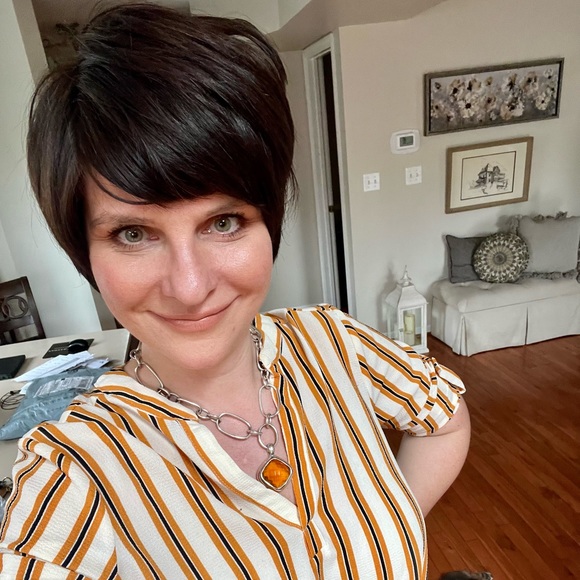 Meet your Posher, Lauren - Picture 2 of 16